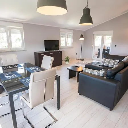 Ferienwohnung Fuer 4 Personen Ca 164 Qm In Pula, Istrien Istrische Riviera Apartment