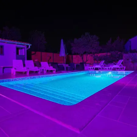 Apartment Ferienwohnung Fuer 4 Personen Ca 164 Qm In Pula, Istrien Istrische Riviera