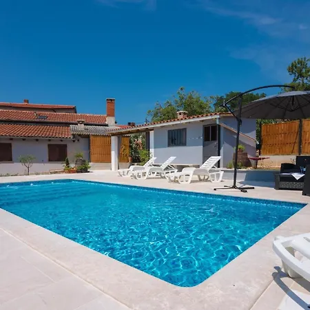 Ferienwohnung Fuer 4 Personen Ca 164 Qm In Pula, Istrien Istrische Riviera Apartment