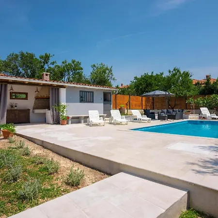 Ferienwohnung Fuer 4 Personen Ca 164 Qm In Pula, Istrien Istrische Riviera Apartment *